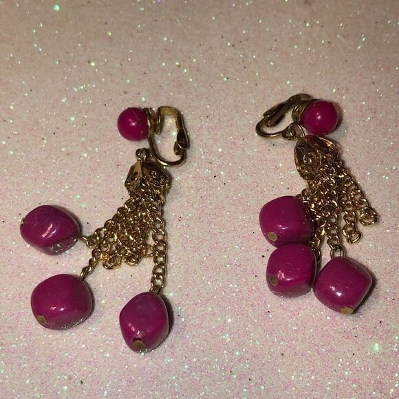 Vintage DANGLING PINK GOLD TONE WOMEN'S‎ CLIP ON EARRINGS CLIP ONS Hong Kong - Picture 1 of 1